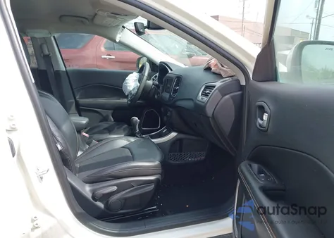 2019 Jeep Compass Latitude Fwd из США, поврежденный, VIN 3C4NJCBB1KT646706